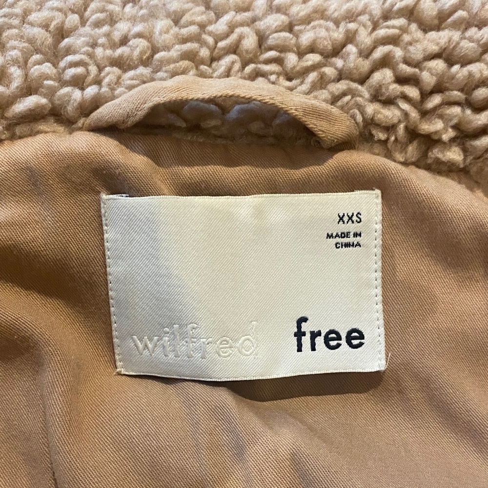 Aritzia Teddy Jacket (Sherpa jacket) - Picture 12 of 12